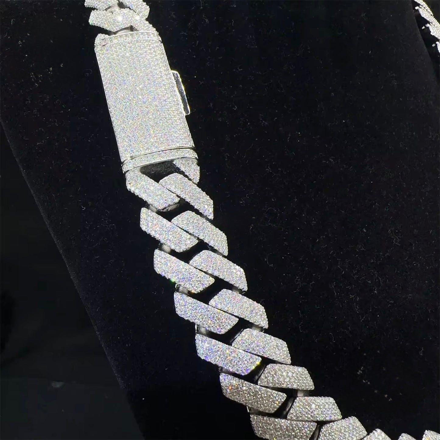 Cadena Cubana Full Moissanites