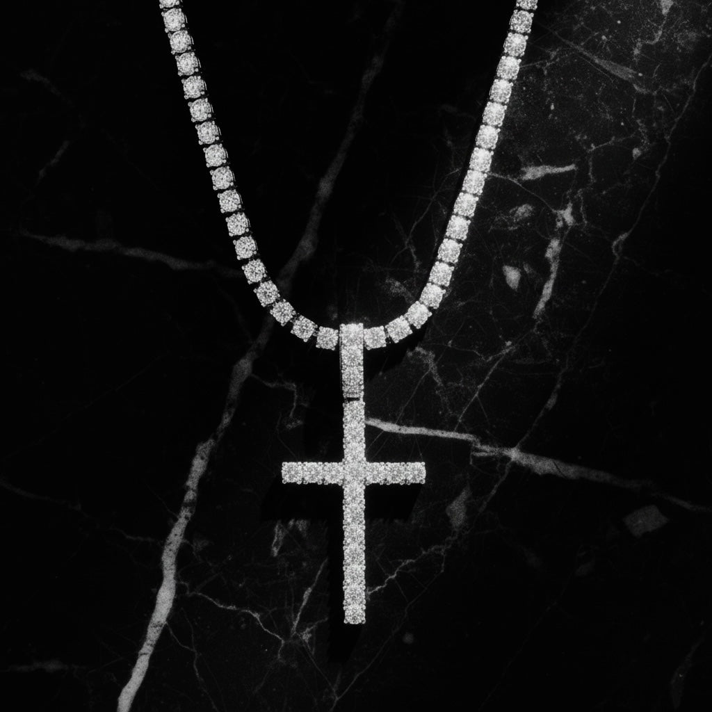 Dije Cross Moissanites