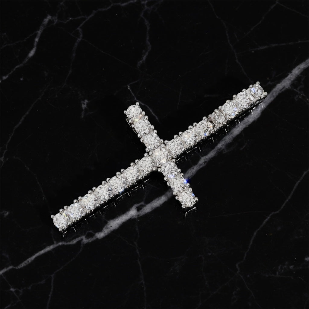 Dije Cross Moissanites