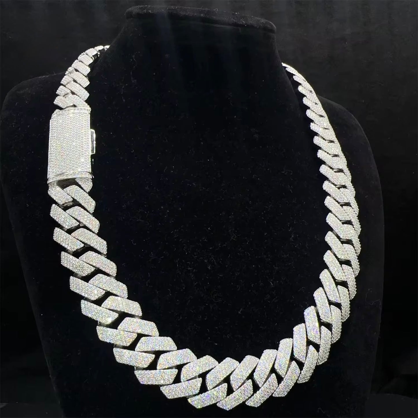 Cadena Cubana Full Moissanites