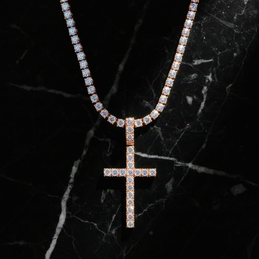 Dije Cross Moissanites